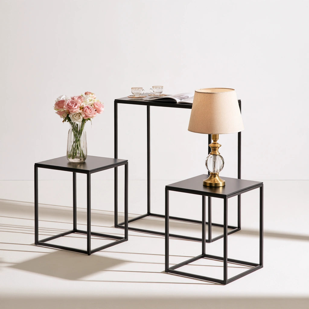 Table d'appoint aux lignes épurées, coloris noir