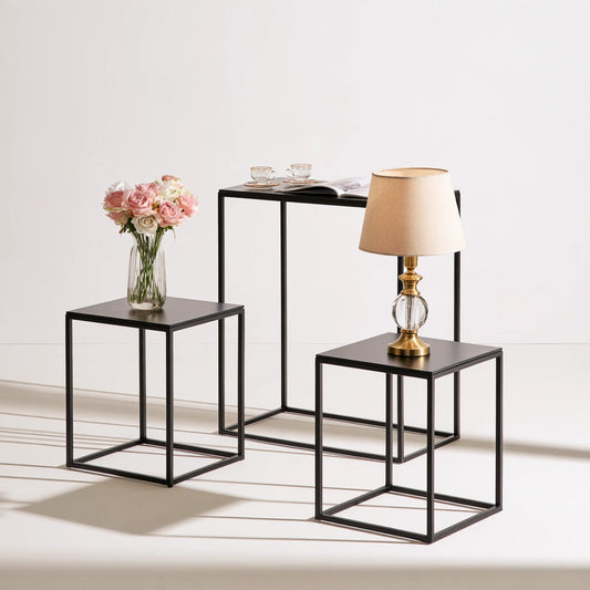 Table d'appoint aux lignes épurées, coloris noir